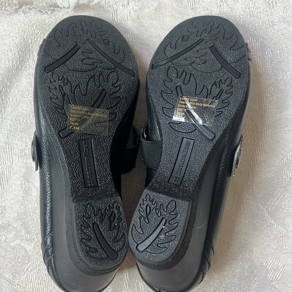 Naturalizer Shoes - Picture 7 of 8